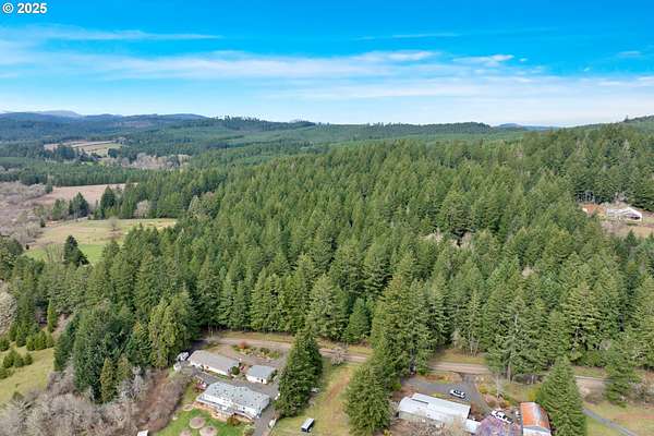 5 Acres of Residential Land for Sale in Cheshire, Oregon