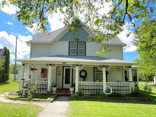 5.12 Acres of Residential Land with Home for Sale in Ainsworth, Nebraska