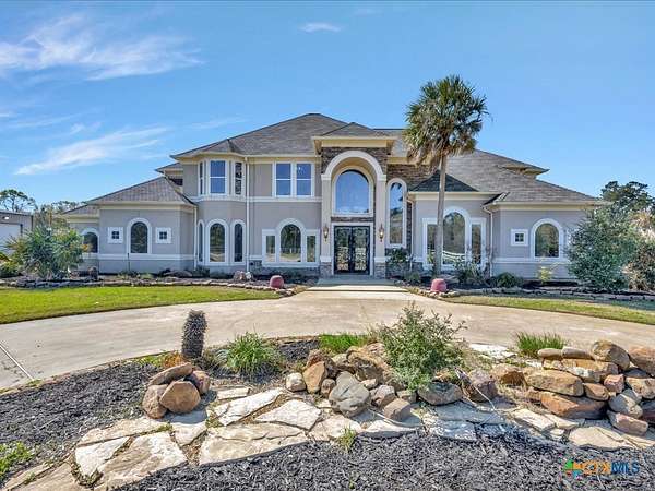 20 Acres of Agricultural Land with Home for Sale in Lufkin, Texas