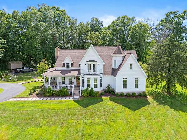 5.59 Acres of Residential Land with Home for Sale in London, Kentucky