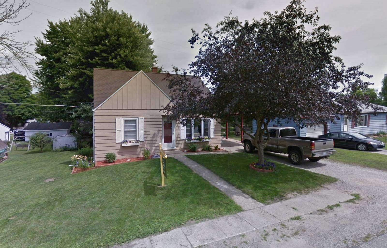 2 Acres of Residential Land with Home for Auction in St. Louis, Michigan