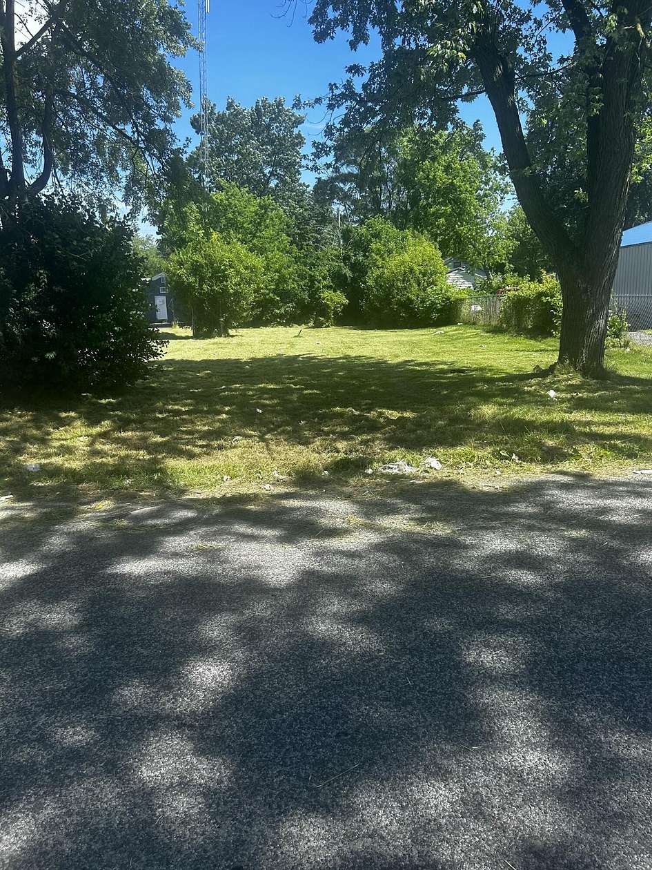 0.32 Acres of Commercial Land for Sale in Saginaw, Michigan