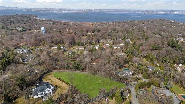 1.32 Acres of Residential Land for Sale in Sands Point, New York