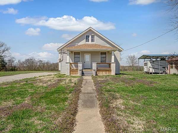 2.34 Acres of Residential Land with Home for Sale in Chester, Illinois