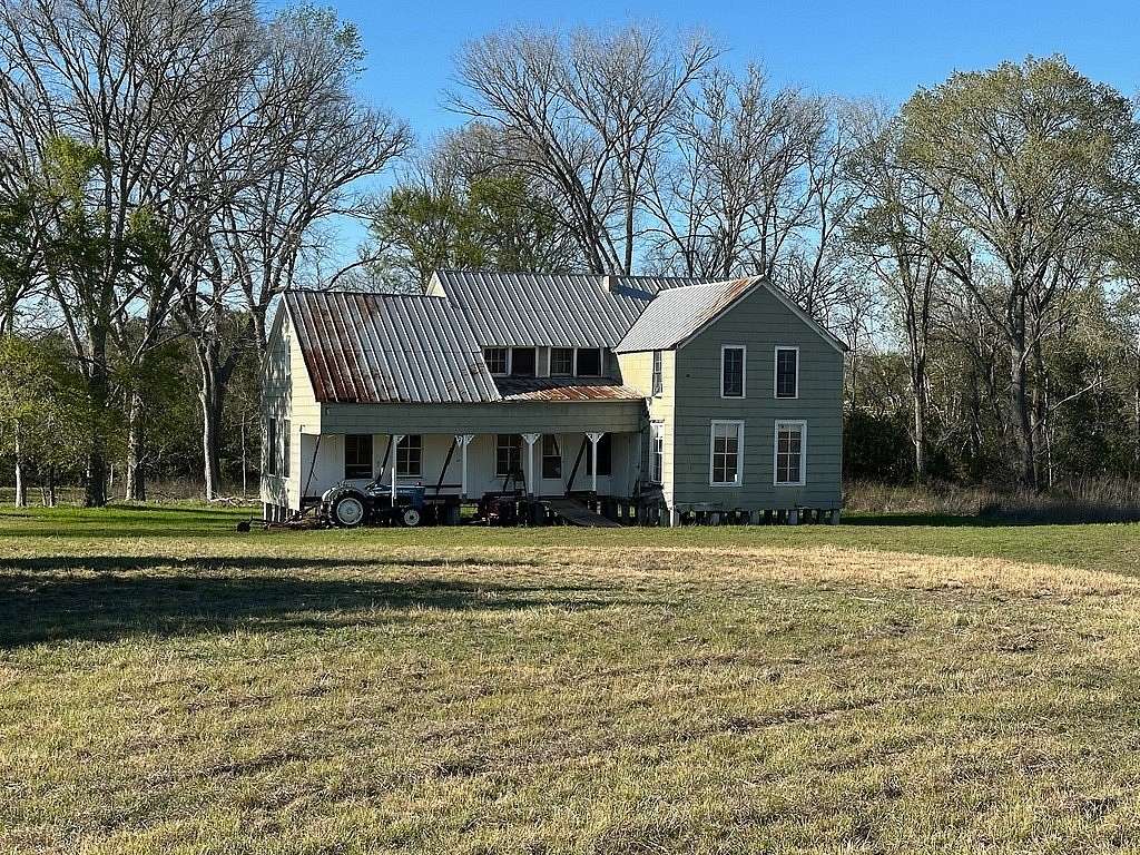 9 Acres of Improved Mixed-Use Land for Sale in Fayetteville, Texas