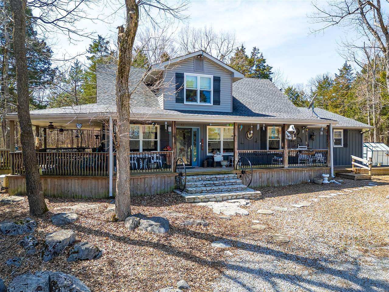 7 Acres of Residential Land with Home for Sale in Russellville, Kentucky