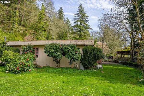 2.34 Acres of Residential Land with Home for Sale in Lebanon, Oregon