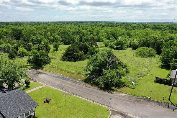 6.88 Acres of Residential Land for Sale in Corsicana, Texas