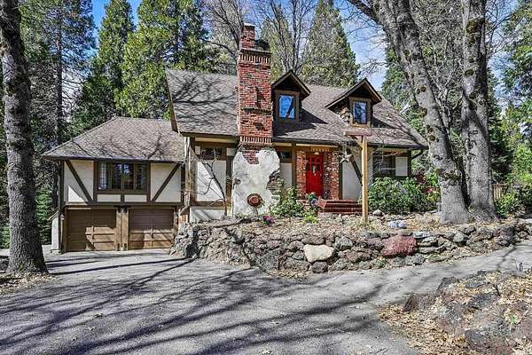 2.8 Acres of Land with Home for Sale in Mount Shasta, California
