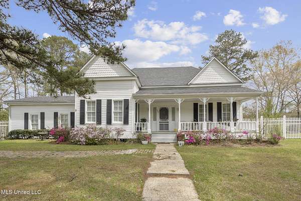 2 Acres of Residential Land with Home for Sale in Braxton, Mississippi