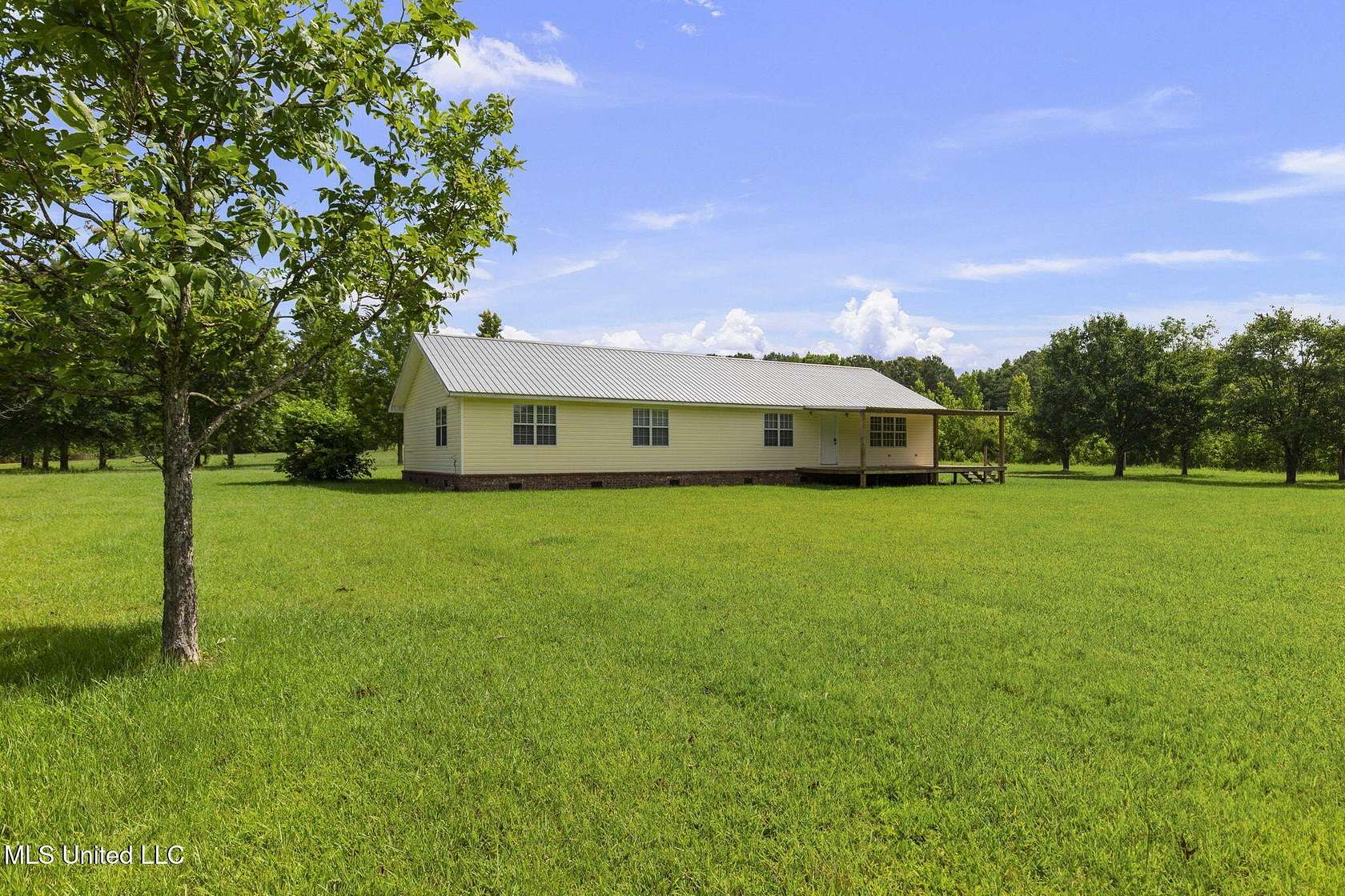 19.3 Acres of Land with Home for Sale in Bentonia, Mississippi