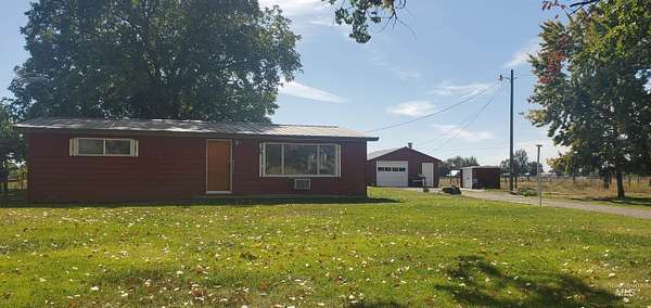 4.79 Acres of Residential Land with Home for Sale in Ontario, Oregon