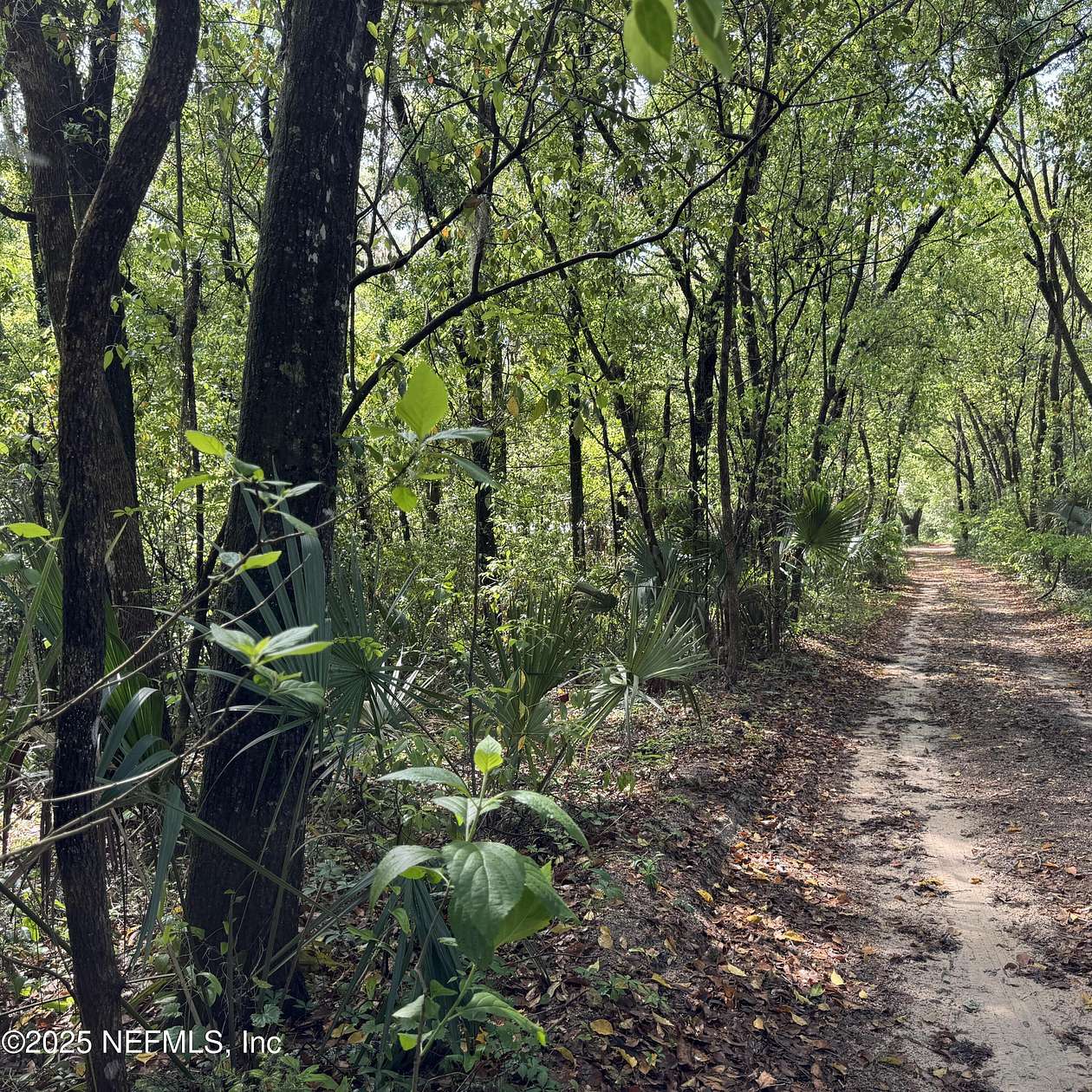 1.2 Acres of Land for Sale in Interlachen, Florida