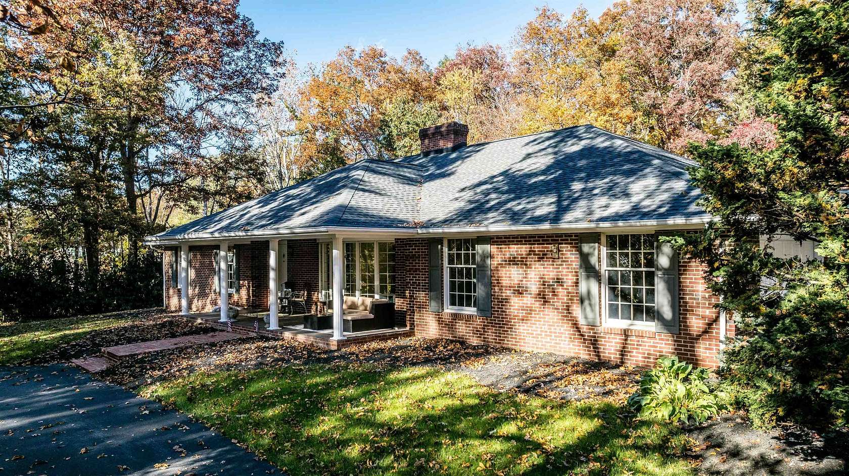 26.4 Acres of Land with Home for Sale in Penn Laird, Virginia