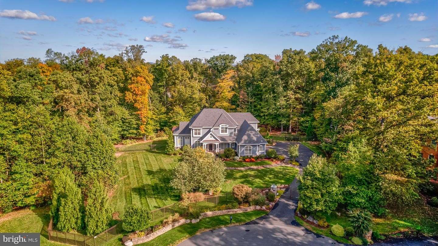 2.57 Acres of Residential Land with Home for Sale in Great Falls, Virginia