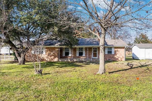 2 Acres of Residential Land with Home for Sale in Mabank, Texas