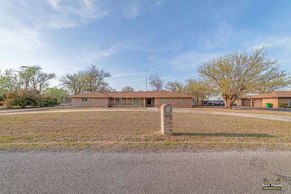2 Acres of Residential Land with Home for Sale in Vernon, Texas
