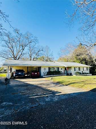 1.9 Acres of Residential Land with Home for Sale in Philadelphia, Mississippi