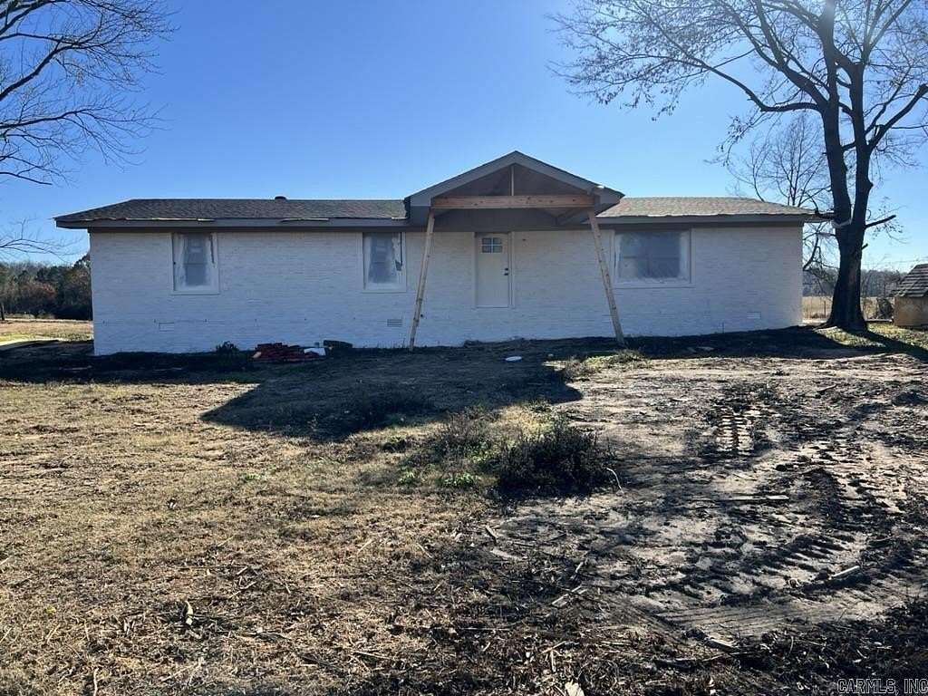 1.63 Acres of Land with Home for Sale in Morrilton, Arkansas