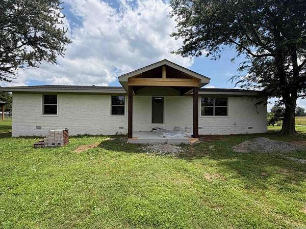 1.63 Acres of Land with Home for Sale in Morrilton, Arkansas