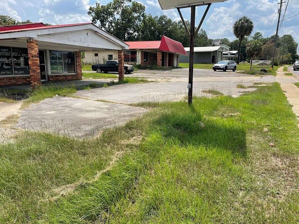 1.87 Acres of Improved Commercial Land for Sale in Lyons, Georgia