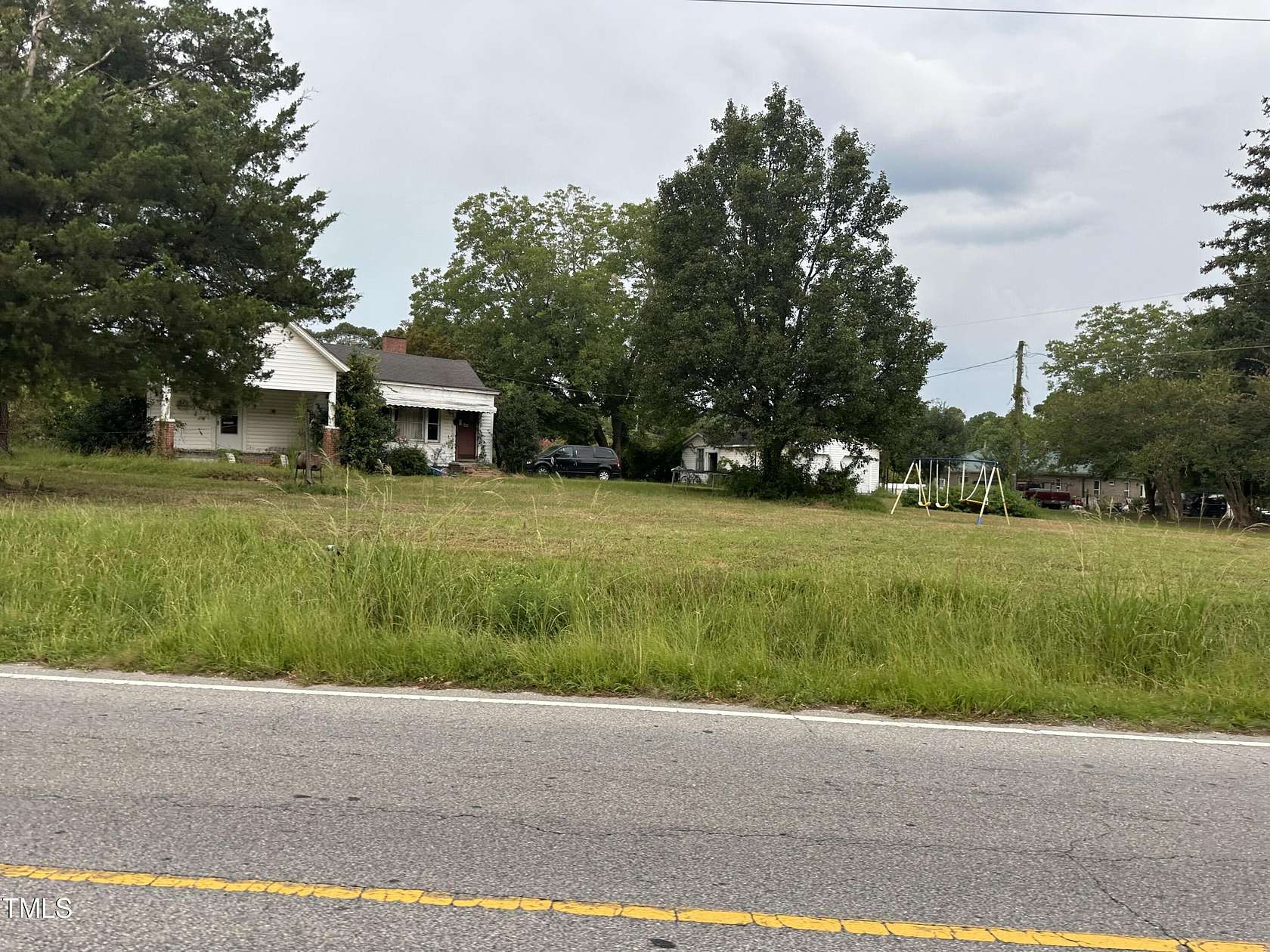 1.66 Acres of Improved Mixed-Use Land for Auction in Four Oaks, North Carolina