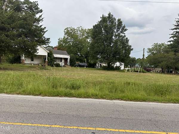 1.66 Acres of Improved Mixed-Use Land for Auction in Four Oaks, North Carolina