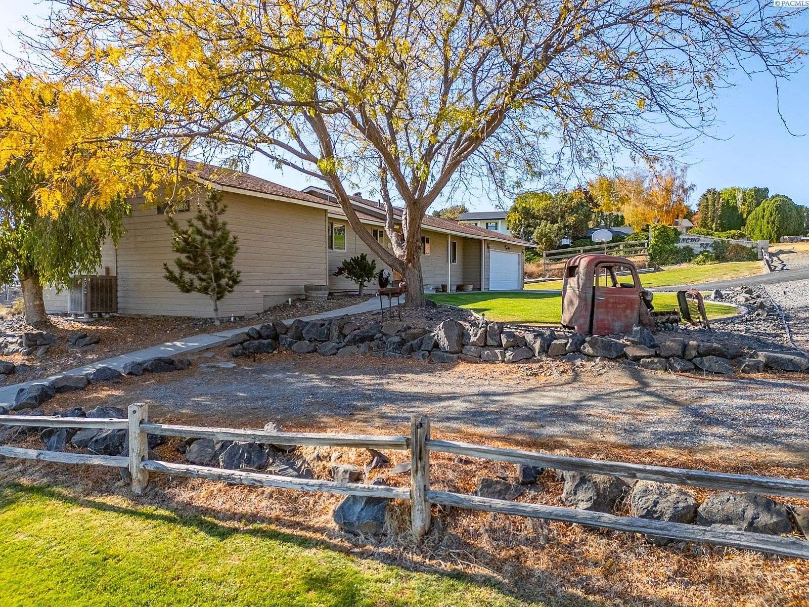 1.63 Acres of Residential Land with Home for Sale in Kennewick, Washington