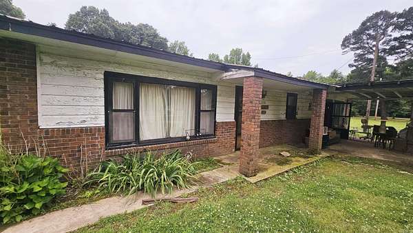 2 Acres of Residential Land with Home for Sale in Jonesboro, Arkansas