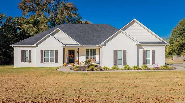 1.5 Acres of Residential Land with Home for Sale in Greenbrier, Arkansas
