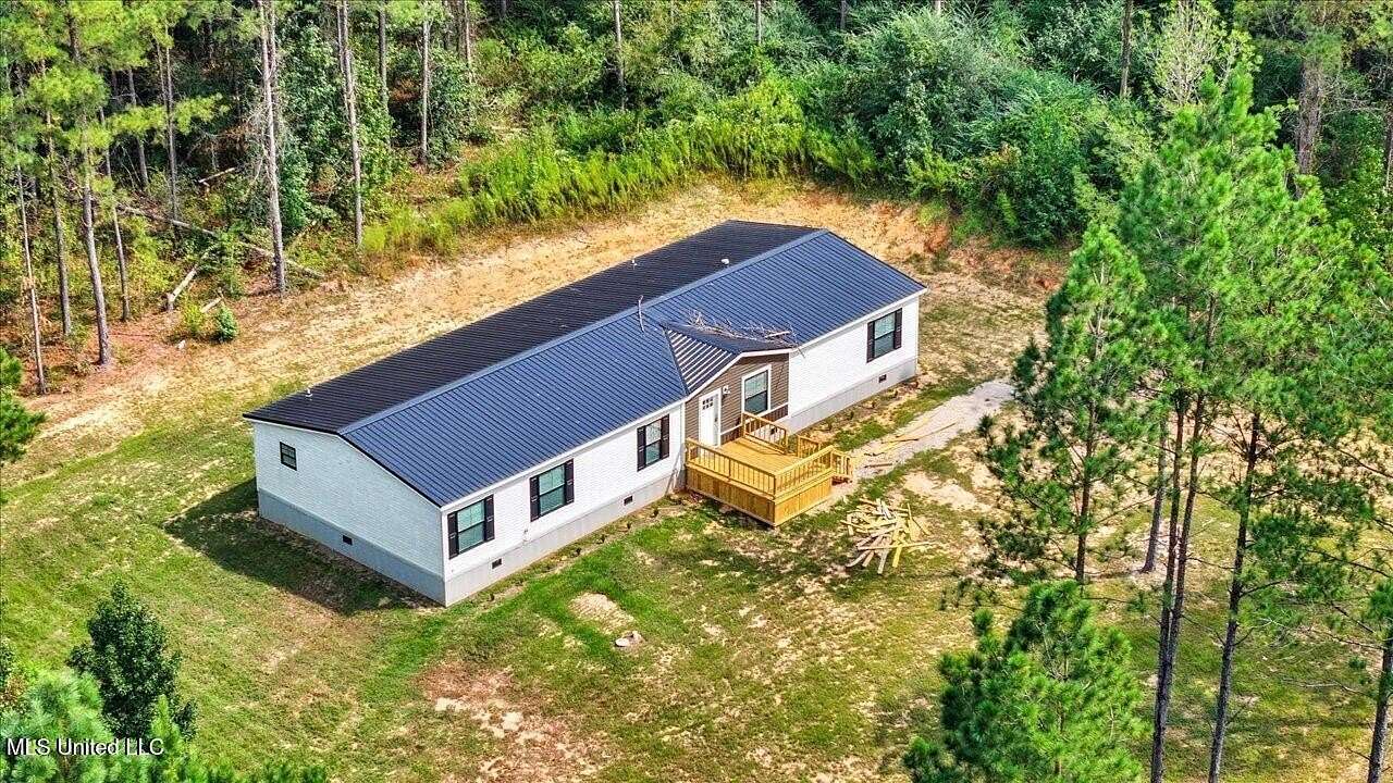 1.58 Acres of Residential Land with Home for Sale in Mize, Mississippi