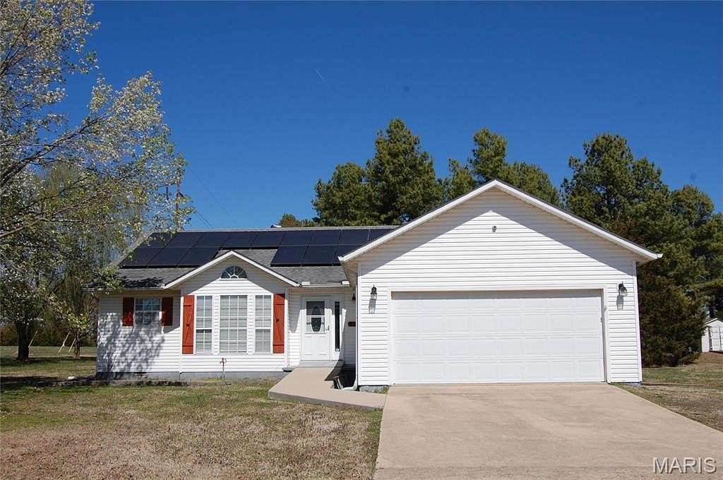 1.5 Acres of Residential Land with Home for Sale in Poplar Bluff, Missouri