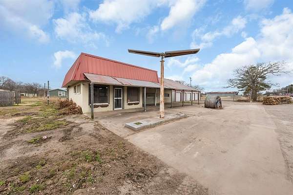 1.54 Acres of Mixed-Use Land for Sale in Emory, Texas