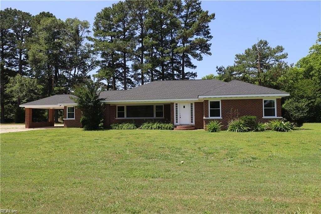 1.9 Acres of Improved Commercial Land for Sale in Wakefield, Virginia