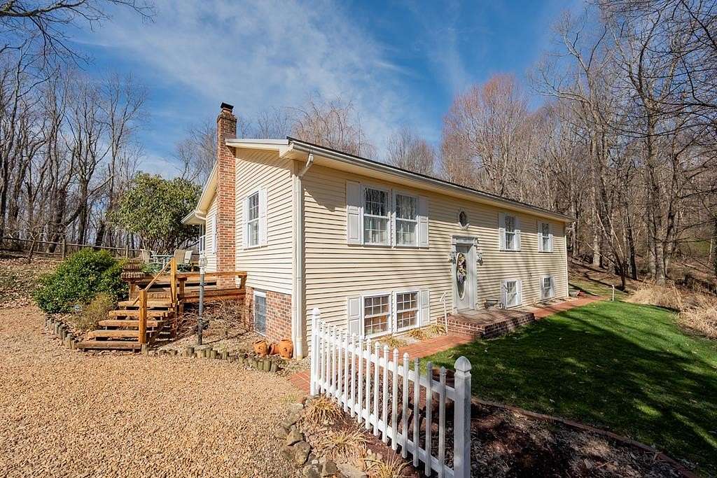 1.8 Acres of Residential Land with Home for Sale in Tazewell, Virginia