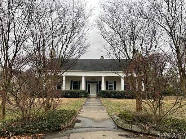 1.85 Acres of Land with Home for Sale in Stuttgart, Arkansas