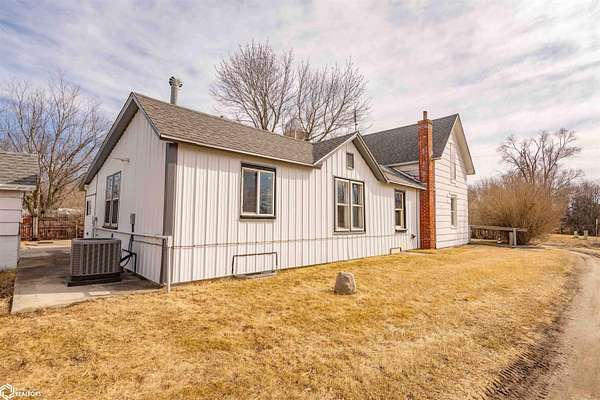 1.63 Acres of Residential Land with Home for Sale in Blakesburg, Iowa