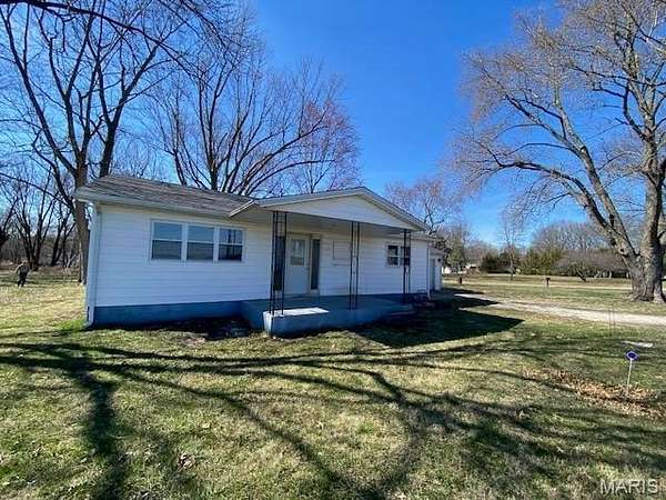 1.73 Acres of Land with Home for Sale in Nokomis, Illinois
