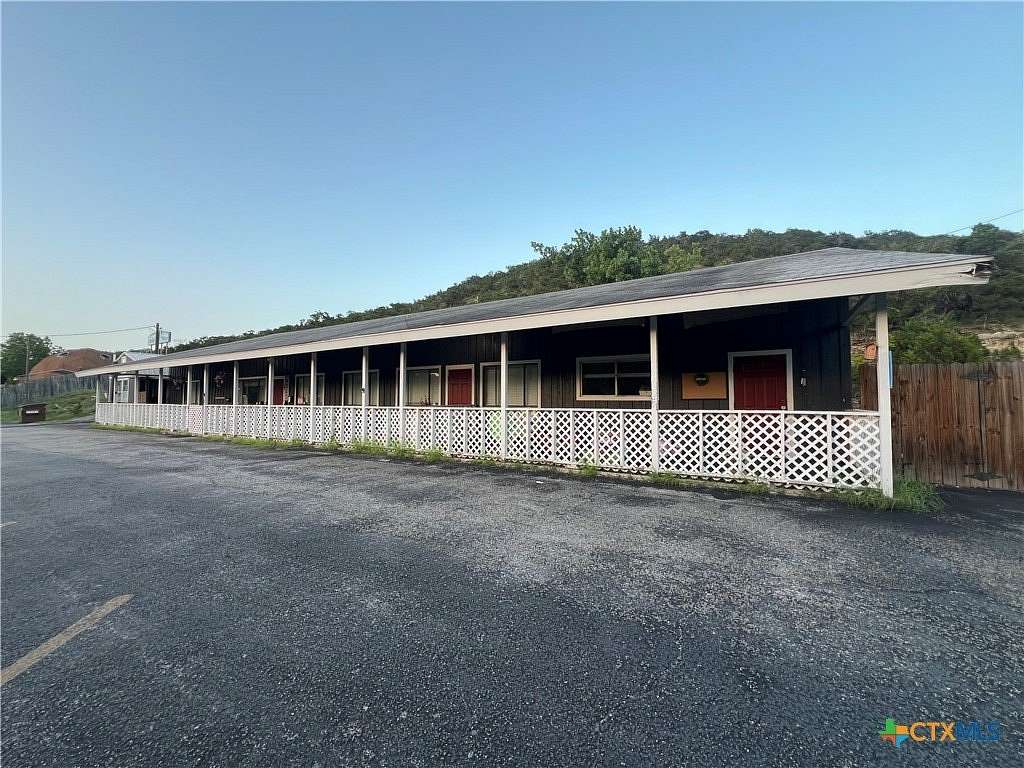 1.5 Acres of Improved Commercial Land for Sale in Canyon Lake, Texas