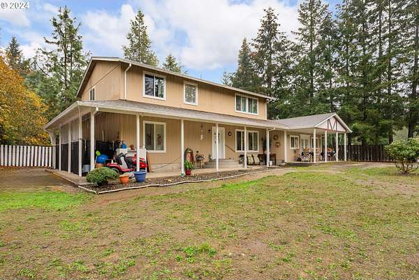 1.59 Acres of Residential Land with Home for Sale in Canyonville, Oregon
