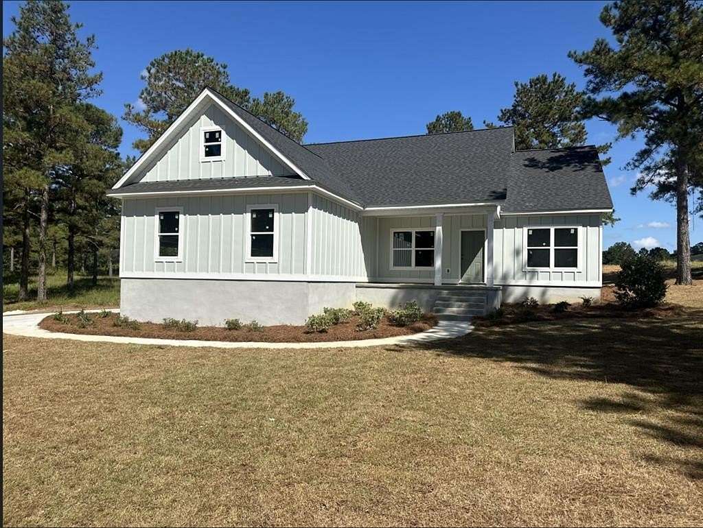1.5 Acres of Land with Home for Sale in Cairo, Georgia