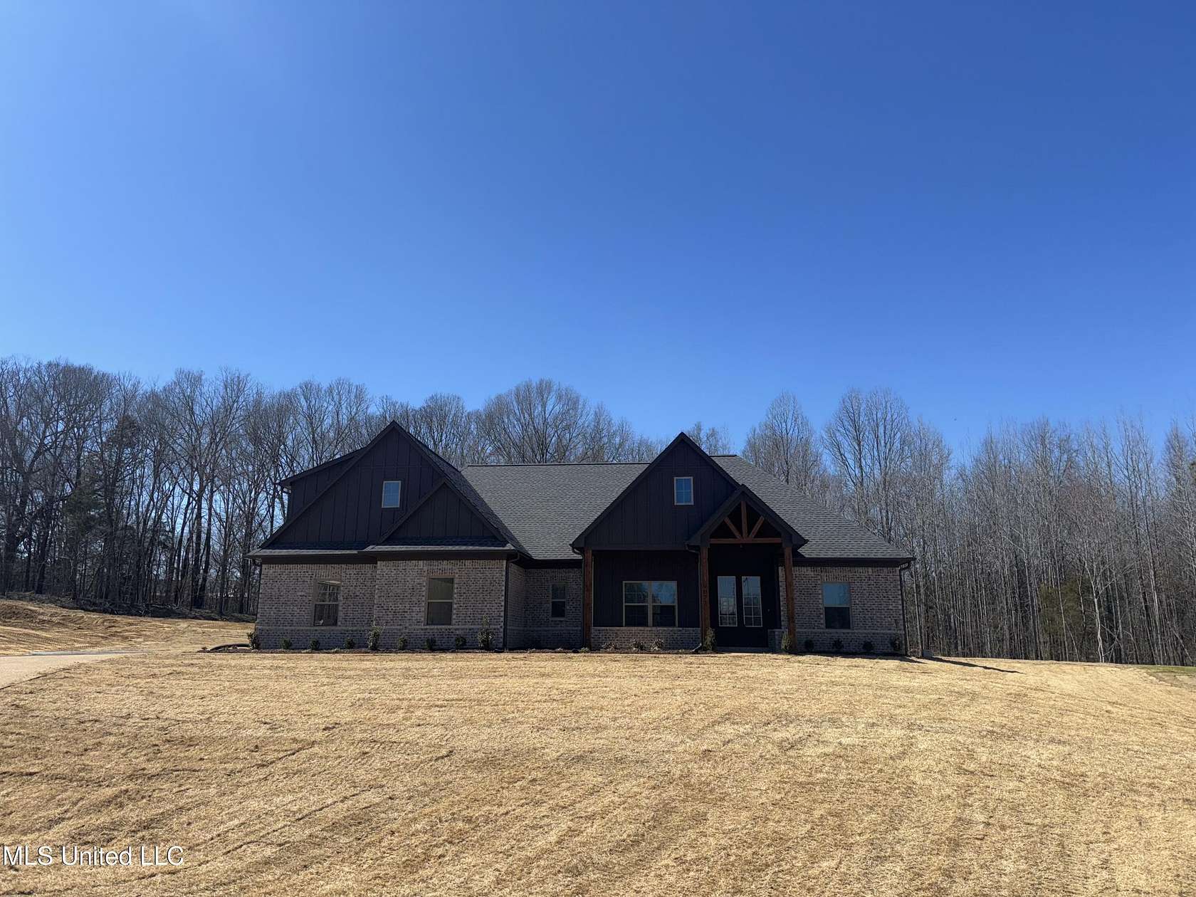 1.57 Acres of Residential Land with Home for Sale in Hernando, Mississippi