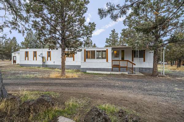 1.86 Acres of Residential Land with Home for Sale in Prineville, Oregon