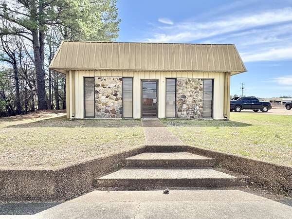 1.5 Acres of Improved Commercial Land for Sale in Columbus, Mississippi