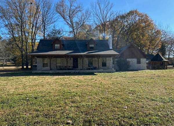 1.76 Acres of Residential Land with Home for Sale in New Albany, Mississippi
