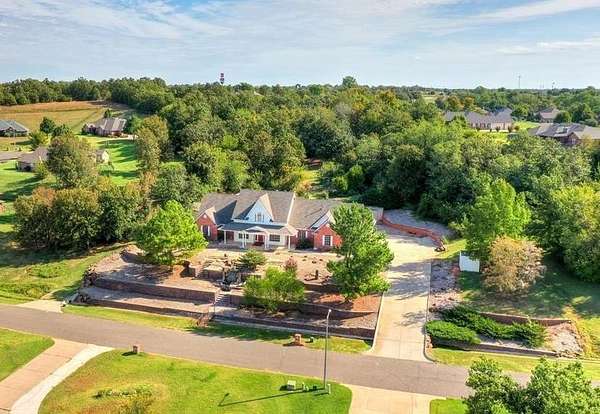 1.56 Acres of Residential Land with Home for Sale in Choctaw, Oklahoma