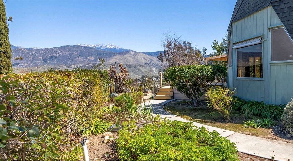 1.56 Acres of Residential Land with Home for Sale in Hemet, California