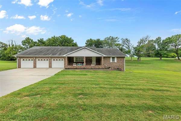 1.75 Acres of Residential Land with Home for Sale in Cape Girardeau, Missouri