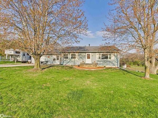 5 Acres of Residential Land with Home for Sale in Ottumwa, Iowa