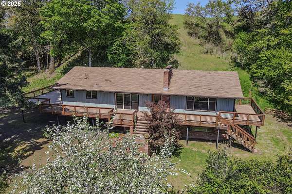 6.44 Acres of Residential Land with Home for Sale in Roseburg, Oregon